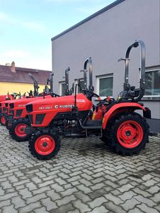 Tracteur agricole d'occasion japonais KUBOTA M7-171 avec roues 4x4, de 70 à 168 CV, composants de roulement et de moteur disponibles à prix réduit - Product Image 3