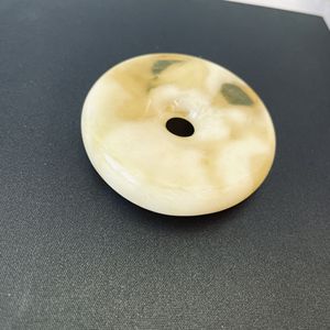 Colgante de Ámbar Báltico Amarillo y Blanco en Forma de Donut, Amuleto de Ámbar Natural en Forma de Círculo para Collar - Product Image 1