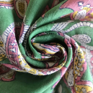 Tissu en coton imprimé à la main, base verte, motif floral paisley |   Textile ethnique traditionnel - Product Image 1