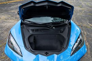 Corvette Stingray Coupé Z51 2023, Pack Performance, Bleu Rapide, Moteur V8 LT2, Non Modifié - Product Image 5