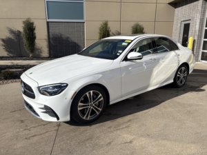 Mercedes-Benz E 350 AWD 4MATIC 2023 Usado en Buen Estado - Product Image 3