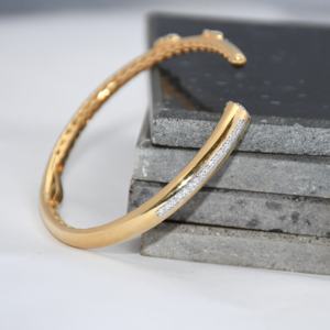 Brazalete Abrible de Diamantes con Corte Brillante para Mujer, Oro de 14K |   Diamantes Naturales |   Elegante y Moderno, con Certificación IGI, para Uso Diario - Product Image 4