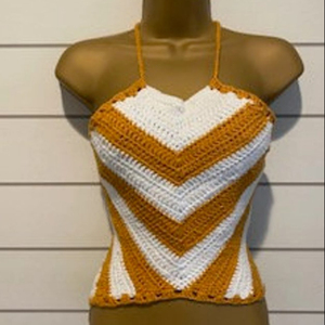 Haut en crochet à col halter en chevron or et blanc de qualité supérieure, prêt à être expédié - Product Image 1
