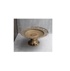 แท่นวางเค้กทองเหลืองโบราณที่มีความทันสมัยผสมผสานความสวยงามแบบคลาสสิกกับฟังก์ชันการทำงานสำหรับงานเฉลิมฉลองทุกประเภท - Product Image 1