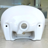 Lavabo rond en céramique blanc 18x13 de United Industries, avec une construction durable pour la salle de bain à domicile, luxe minimaliste
