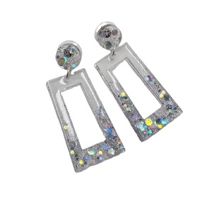 Pendientes de gota de flor de resina, joyería de declaración de verano ligera, pendientes de aro geométricos de resina, estilo llamativo ligero de moda - Product Image 1