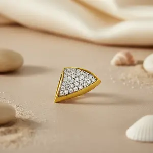 จี้เพชรรูปสามเหลี่ยมชุบทองสำหรับผู้หญิง ของขวัญสุดหรูสำหรับโอกาสพิเศษ - Product Image 3