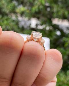 Anillo de compromiso de tres piedras de moissanita con corte radiante en oro macizo de 14 quilates, joyería fina para boda, regalos de aniversario para mujer - Product Image 4