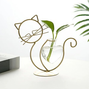 Vase artistique en forme de voiture avec tube intégré, parfait pour le salon moderne, le bureau et la décoration, vente en gros en provenance d'Inde - Product Image 1