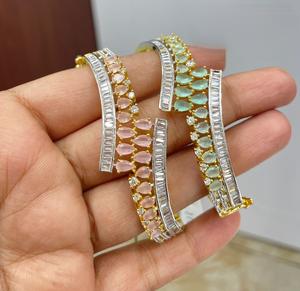 Impresionante Brazalete Abrible con Acabado Dorado y Circonitas Cúbicas de Primera Calidad para Bodas y Compromisos, Colección para Fiestas, para Mujer - Product Image 1