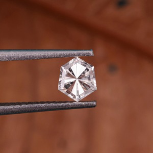 เพชรแล็บโกรนทรงหกเหลี่ยม VVS D สุดฮิตสำหรับแหวนหมั้น พร้อมใบรับรอง IGI จากผู้ผลิตเพชรจากอินเดีย - Product Image 3