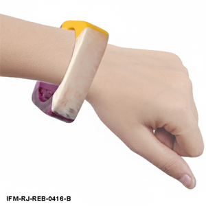 Bracelet carré perspicace et éclatant, rétro moderne, en résine bicolore, cadeau pour elle - Product Image 6