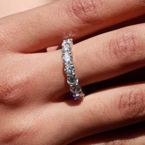 Anillo de Eternidad Completo con Diamantes Redondos de 4.00 CT, Chapado en Oro Blanco de 14 Quilates y Rodio, Venta Directa de Fábrica - Product Image 5