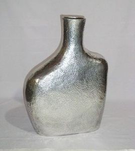 Vente en gros de vases et pots à fleurs de décoration de table Vases à fleurs martelés en métal couleur argent de designer moderne au prix le plus bas - Product Image 4