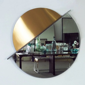 Élégant beau miroir mural tendance ajoutant une fonction de charme et une touche artistique moderne à tout espace intérieur de la maison - Product Image 2