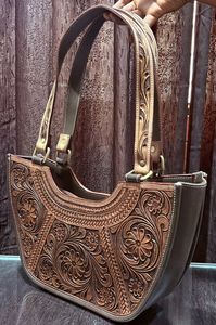 Bolso de Cuero Tallado a Mano de Primera Calidad para Mujer, Bolso de Hombro de Cuero Genuino Vintage Hecho a Mano con Patrón Floral en Relieve - Product Image 2