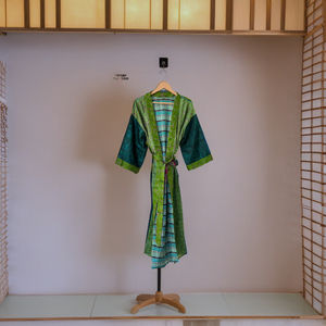 ชุดกิโมโนผ้าไหมลายทางสีส้มสีชมพูสุดฮอตชุดคลุมสปาเปิดหน้าพิมพ์ลายใบไม้สีทองชุดอยู่กับเข็มขัดที่เข้ากัน - Product Image 2