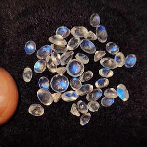 Lot de 43 pierres de lune arc-en-ciel naturelles blanches, ovales facettées, 5x3mm et 6x4mm, 10 carats, Iroc Sales - Product Image 1