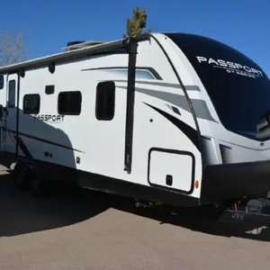 Remolque de Campamento Usado Keystone Passport 2401BH 2022 en Venta para Campamento y Viajes - Product Image 1