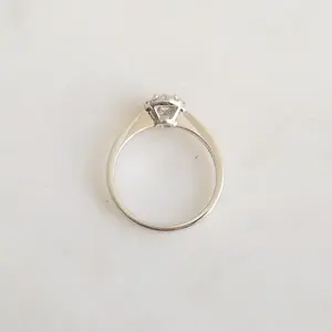 Anillo de Compromiso con Halo de Diamante Cultivado en Laboratorio de 0.32 CT, Colección de Elegantes Anillos de Diamantes - Product Image 4
