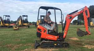 EXCAVADORA COMPACTA USADA MINI KX018-4 con MOTOR de 16.6 HP - Product Image 3