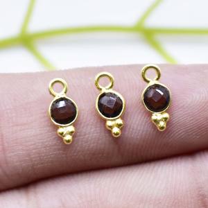 Colgante de Cuarzo Ahumado Tres Rawa, Engaste de Bisel Redondo Facetado, Pequeño Amuleto Hecho a Mano, Chapado en Oro, Regalo, Se Vende por Pieza - Product Image 3