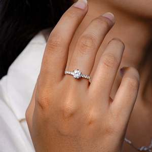 แหวนเพชร Shreya Diam Solitaire เพชรเลี้ยงในห้องปฏิบัติการสำหรับผู้หญิง เงินแท้ 925 ทรงกลมเจียระไนแบบบริลเลียนท์ หรูหรา สไตล์คลาสสิกสำหรับงานหมั้น - Product Image 1