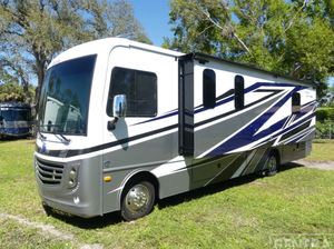 1F66F5DN0R0A00642 Nouveau camping-car de luxe classe A 2025 avec moteur à essence et intérieur spacieux à extension coulissante - Product Image 2