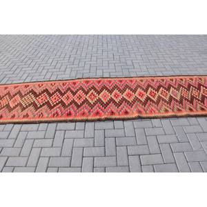 Alfombra Kilim Vintage en rojo marrón 2,8X13,5 pies alfombra de yute de tejido plano con patrón de retazos para adolescentes modelo de pasillo rectangular - Product Image 3