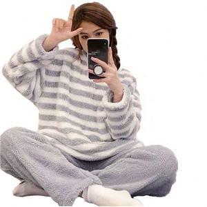 Conjunto de Pijama de Franela de Manga Larga para Mujer, Estilo Casual, Transpirable, de Dibujos Animados, Grueso, Elástico, para Otoño e Invierno - Product Image 1