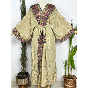 Cárdigan Corto de Verano Estilo Boho Floral Beige de Satén Reciclado, Túnica Tropical, Bata de Casa, Ropa de Estar por Casa - Product Image 1