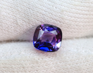 Lab Grown Bi Sapphire Gemstone Loose Sapphire Gems Cojín Facetado Bi Sapphire Stone a precio mayorista - Product Image 1