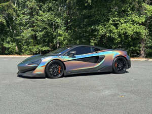 2022 600LT Coupé de 2 Puertas, Estándar de Fábrica - Product Image 3