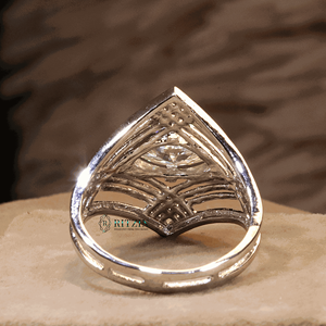 Off White Marquise Cut Diamond Solitaire Anillo de compromiso para mujer - Product Image 2