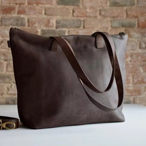 Sac fourre-tout portable vintage en cuir véritable pour femme, sac à main de créateur 2025 LWTB-0100 - Product Image 1