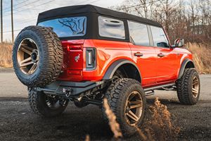 Ford Bronco Big Bend 2023 USADO EN EXCELENTES CONDICIONES ~1,200 Millas Diésel V8 4WD Bajo Kilometraje Volante a la Izquierda Asientos de Cuero Neumáticos R21 Interior Oscuro - Product Image 3