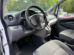 Nissan NV200 SV FWD 2022 Blanc Intégral d'Occasion avec Toit Ouvrant, Sièges en Cuir, Pack Équipement, Jantes en Acier, Boîte Automatique, Bluetooth, Conduite à Gauche, R16 - Product Image 5