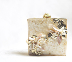 L'élégante pochette en nacre brille lors de votre prochain événement avec une luxueuse pochette en nacre pour la mode féminine - Product Image 4