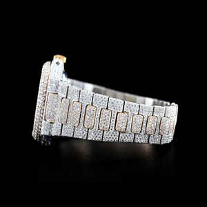 Montre Unisexe de Luxe en Diamant Glacé VVS Personnalisé Bracelet en Acier Inoxydable Moissanite de Haute Qualité Design Attrayant Direct India - Product Image 4