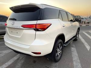 VEHÍCULO USADO 2022 TOYOTA FORTUNER EXR 57,720KM 100HP 5 CILINDROS 4 TIEMPOS Gasolina V6 DIÉSEL Transmisión AUTOMÁTICA - Product Image 6