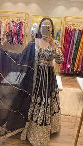 Nouveau concepteur de vêtements de fête Faux Georgette séquence broderie Lehenga et Choli avec bordure en dentelle lourde à quatre côtés Dupatta - Product Image 3