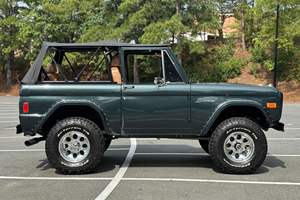 Ford Bronco de 1977 Usado en Buen Estado, Restaurado, Motor V8 de 347 Pulgadas Cúbicas, Numerosas Modificaciones - Product Image 3