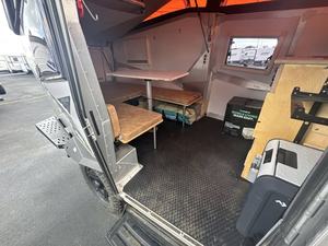 C-R-I-C-K-E-T O-V-E-R-L-A-N-D Taxa Outdoors 2023 Usado en Excelentes Condiciones - Product Image 3