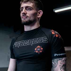 Hecho en fábrica WINNER WEARS alta calidad BJJ Jiu Jitsu Rash Guard Unisex manga corta 240g camisa de gimnasio impresa personalizada - Product Image 4