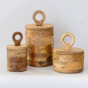 Boîte vintage en bois de manguier, fabriquée et tressée à la main - Product Image 1