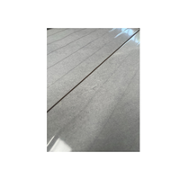 Carreaux muraux en céramique 3D à motif ondulé gris brillant en céramique avec des veines blanches, porcelaine émaillée pour des surfaces modernes élégantes
