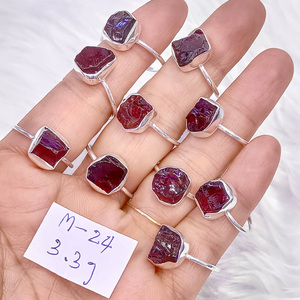 Tự Nhiên Của <span class=keywords><strong>Ruby</strong></span> Thô Đá Quý 925 Sterling Bạc Đẹp Thiết Kế Vòng Đồ Trang Sức Lãng Mạn Thời Trang Nhẫn Cho Món Quà Cưới - Product Image 2
