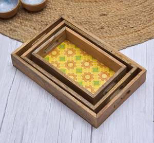 Bandeja de Madera con Estampado Floral Amarillo, Plato de Madera de Mango Hecho a Mano con Asas, Decoración Ecológica Multiusos para Regalo - Product Image 1