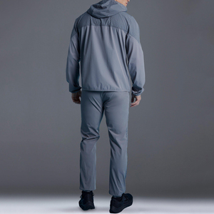 Conjuntos Cortavientos Personalizables Unisex con Paneles Impresos, Cuello con Cremallera, Manga Larga, Transpirables, OEM/ODM, Tela de Alto Rendimiento para Verano - Product Image 3