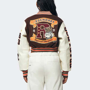 Chaqueta universitaria corta y elegante con mangas en contraste, parches llamativos, ribetes acanalados y cuello clásico de béisbol para un estilo urbano moderno. - Product Image 6